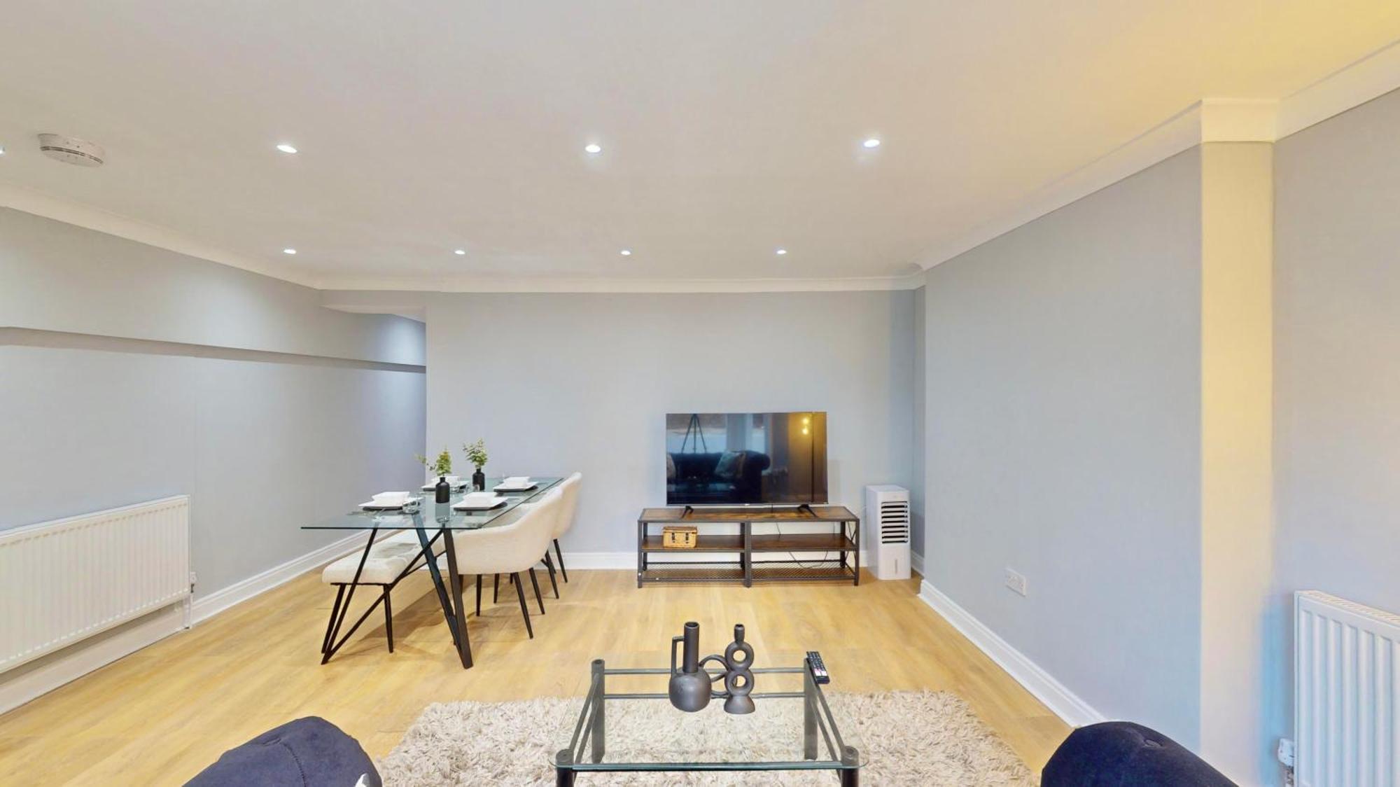 Апартаменты Tube & Notting Hill Nearby - Garden Flat Haven Лондон