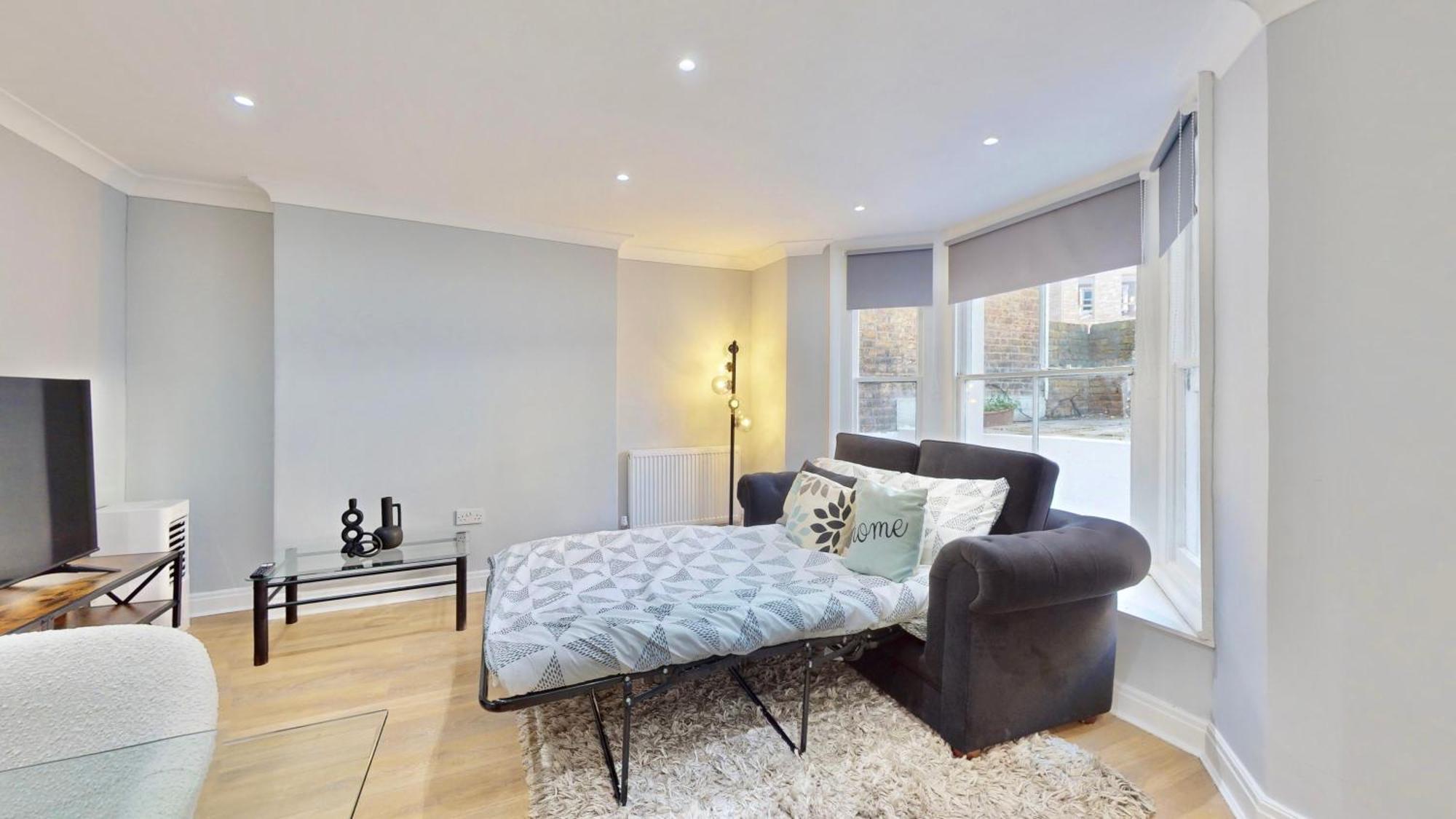 Tube & Notting Hill Nearby - Garden Flat Haven Апартаменты