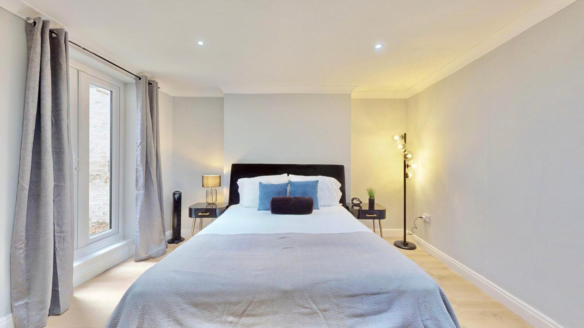 Tube & Notting Hill Nearby - Garden Flat Haven Лондон