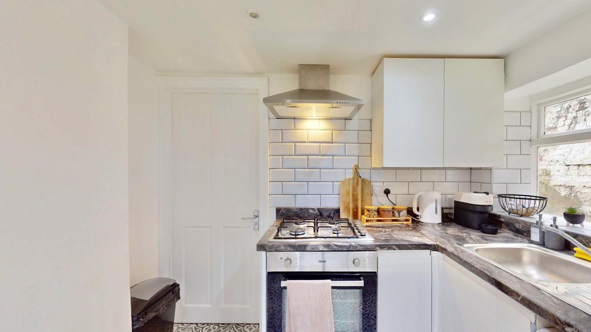 Tube & Notting Hill Nearby - Garden Flat Haven Апартаменты