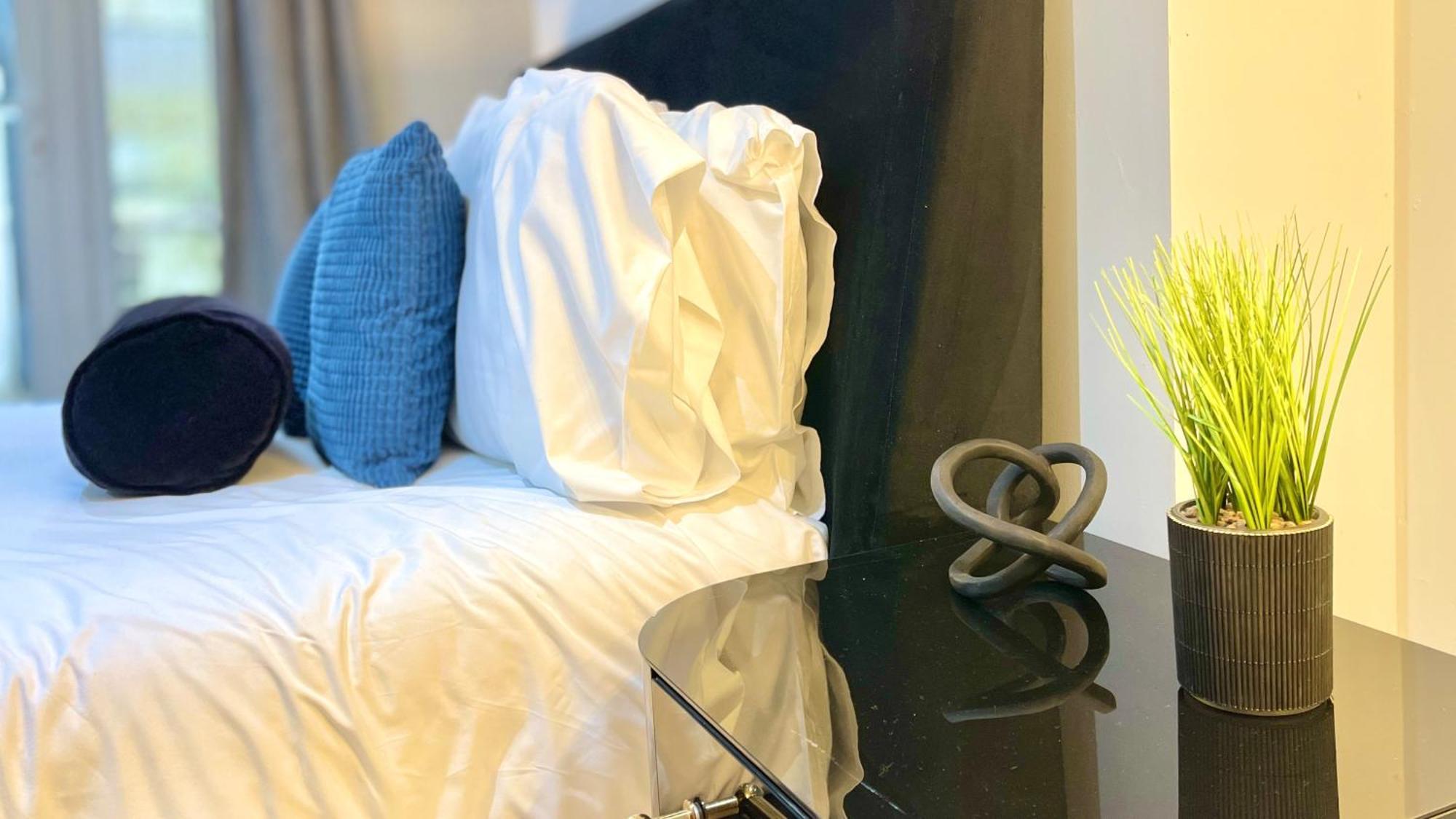 Апартаменты Tube & Notting Hill Nearby - Garden Flat Haven Лондон