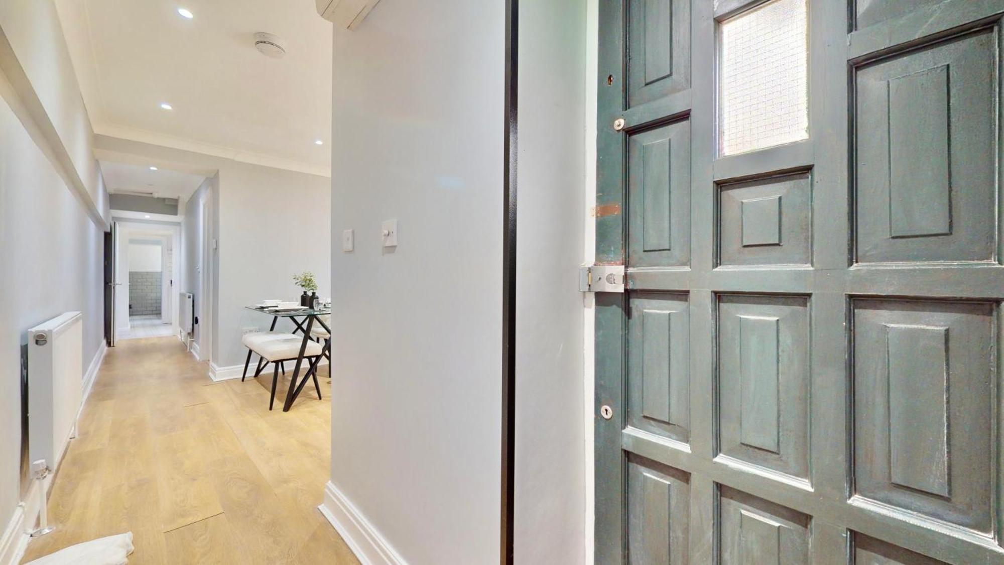 Апартаменты Tube & Notting Hill Nearby - Garden Flat Haven