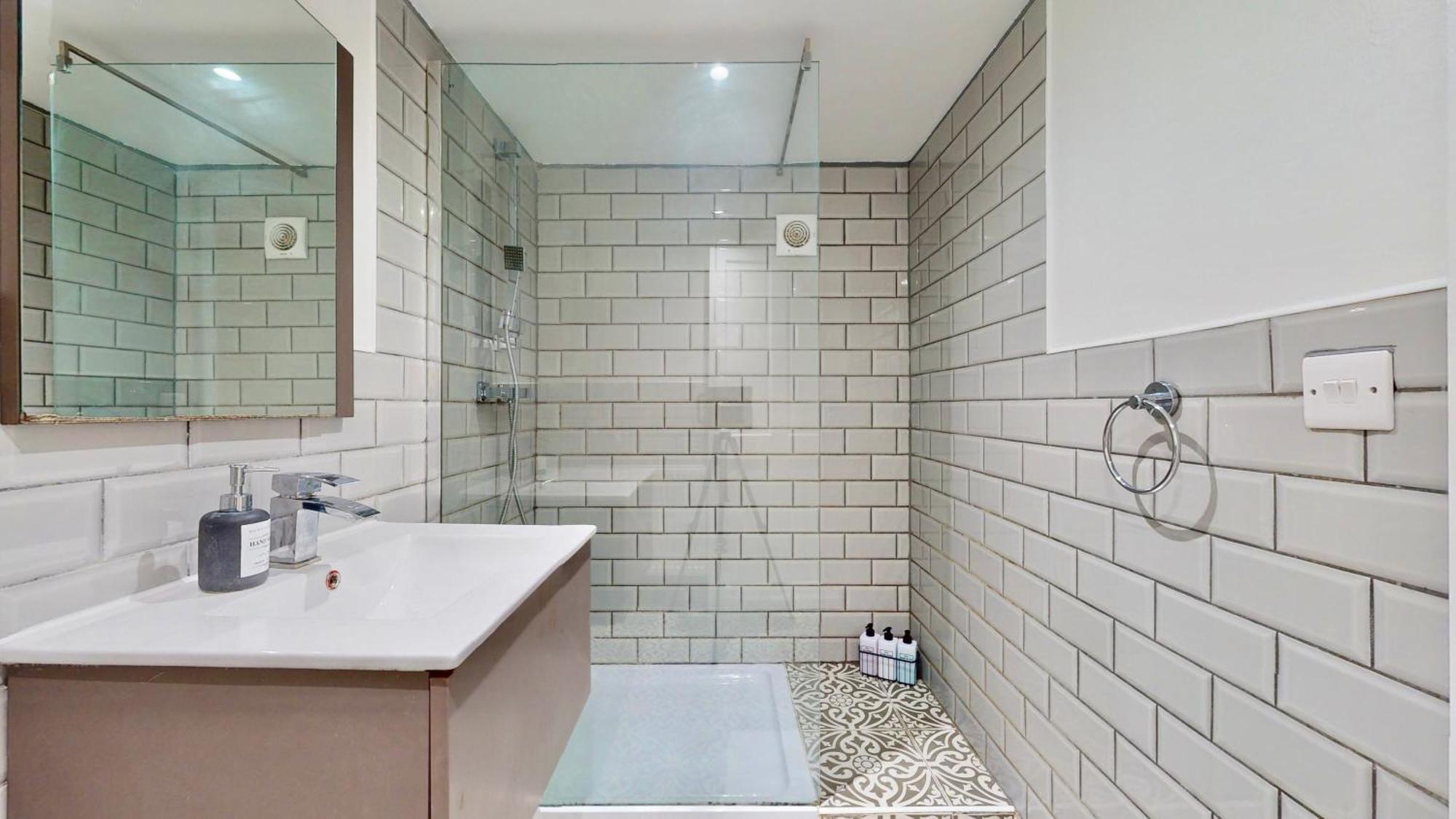 Tube & Notting Hill Nearby - Garden Flat Haven Апартаменты *